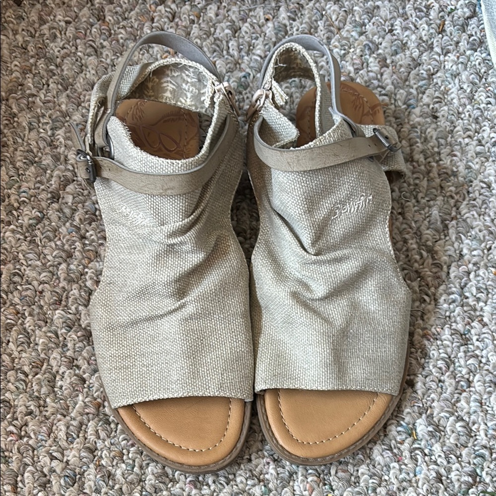 Stylish Women's Sandals in Cream by Blowfish